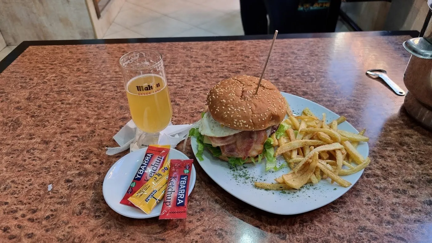 Hamburguesa con patatas