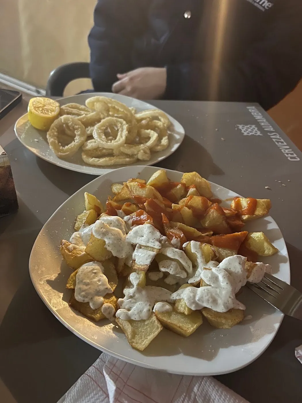 Bravas y calamares
